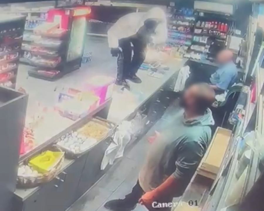 شرطة القدس : القبض على لص هاجم متجر وسرقه في بيت حنينا